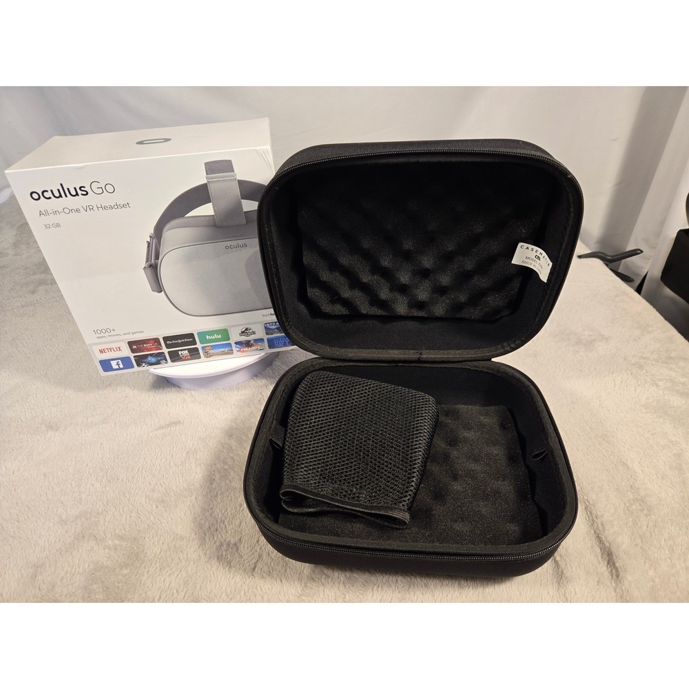 Oculus Go 32GB All-in-One VR Headset White with Casematix Hard Travel Case - Picture 6 of 11